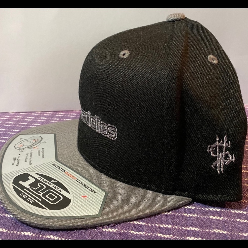 Premium snap back hat - Picture 3 of 3